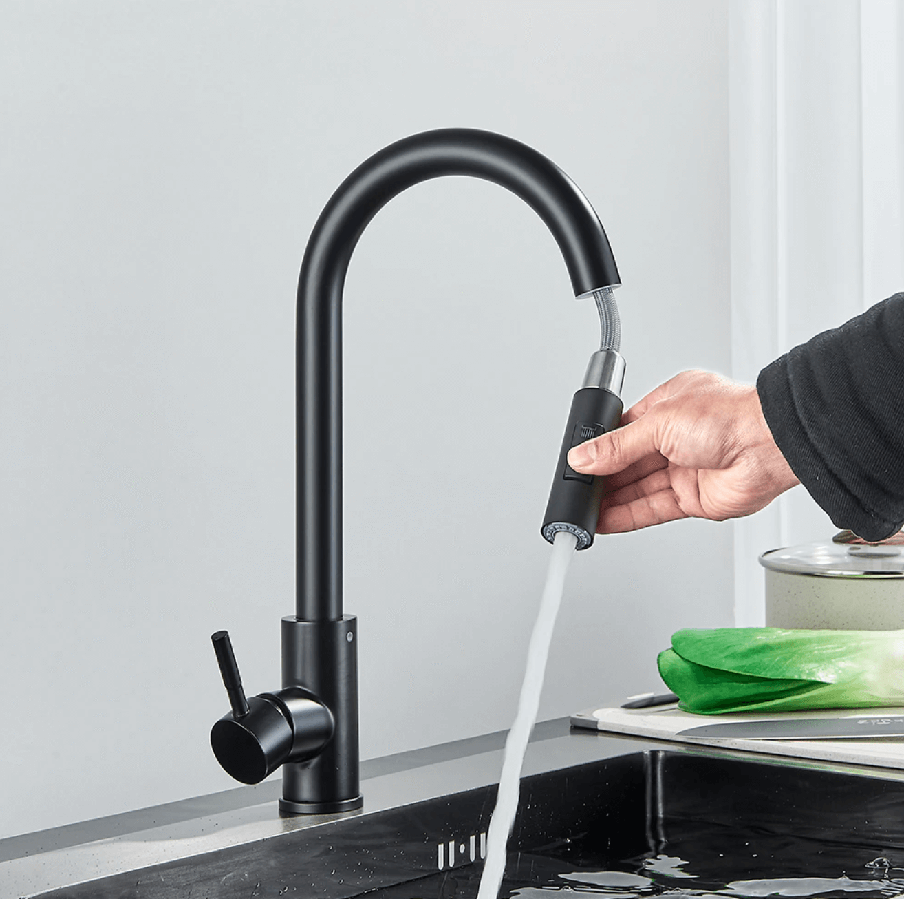 Robinet de cuisine noir à une poignée, mitigeur extractible à deux fonctions, robinets d'eau chaude et froide montés sur le pont