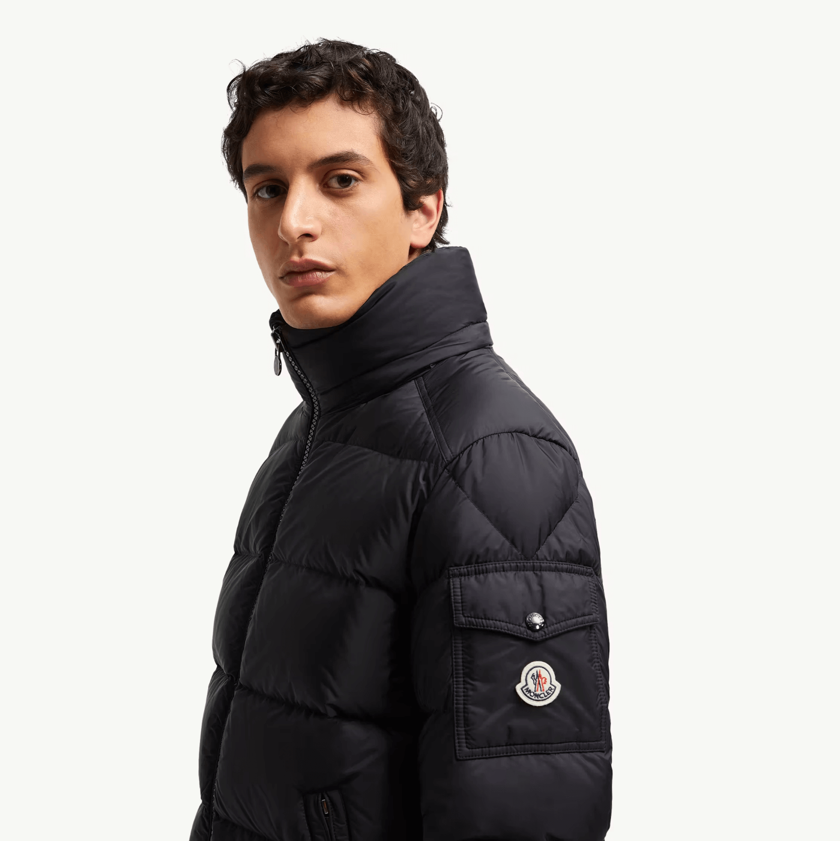 Doudoune Moncler courte à capuche Mayaf